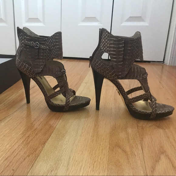pair of women's brown Bebe platform high heels - Picture 2 of 4